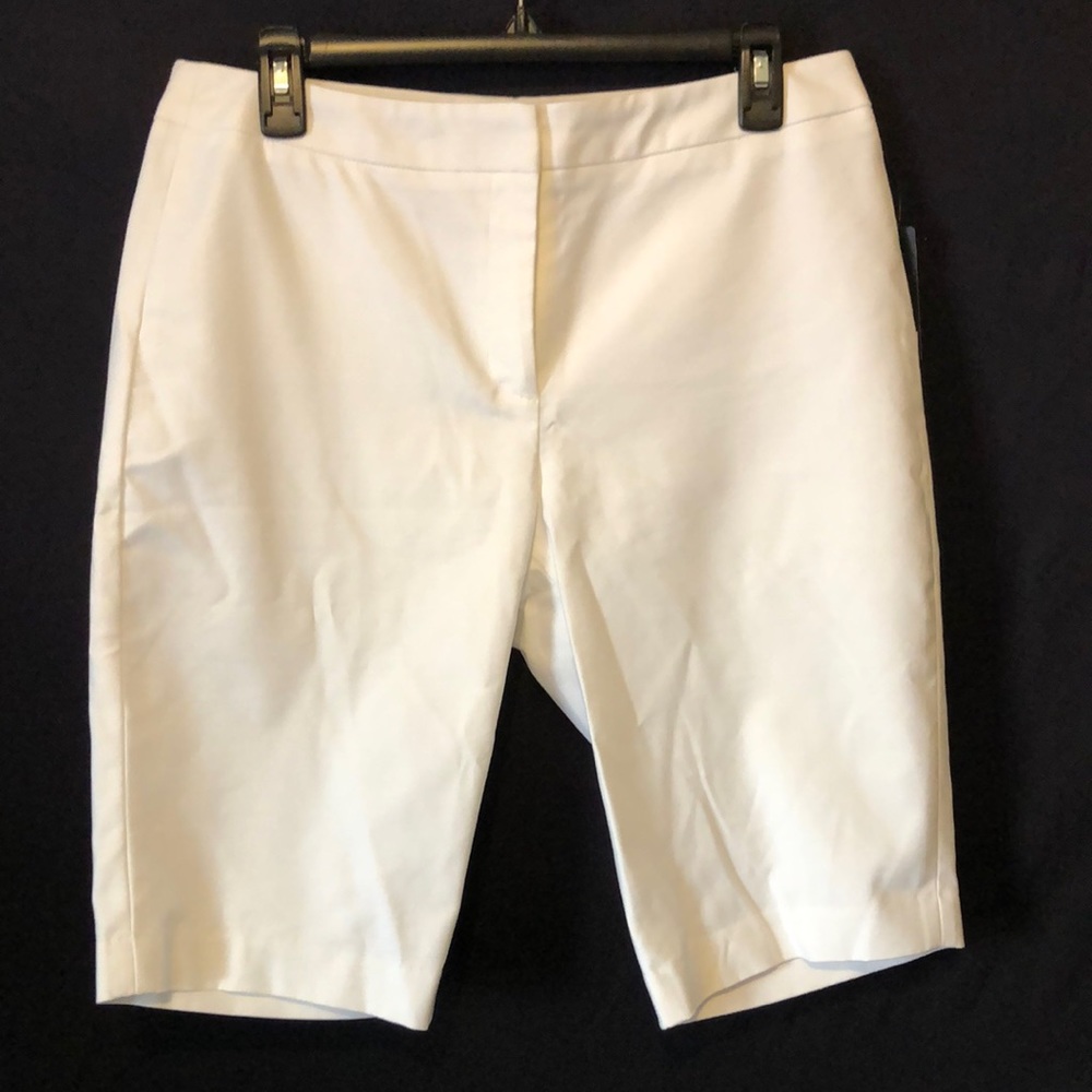 Nic+Zoe White NWT Bermuda Shorts. Size 10